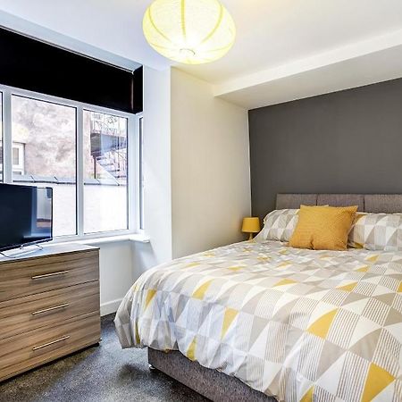 Townhouse Plus @ 166 Edleston Road Крю Екстериор снимка