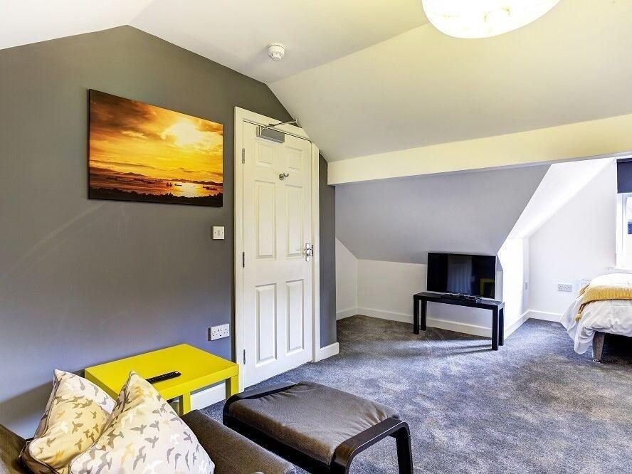 Townhouse Plus @ 166 Edleston Road Крю Екстериор снимка