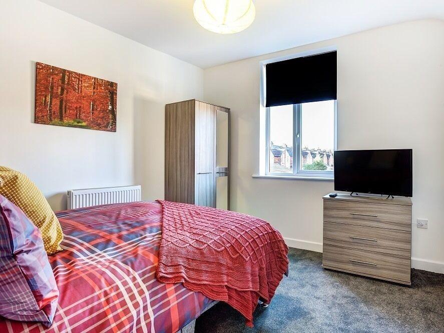 Townhouse Plus @ 166 Edleston Road Крю Екстериор снимка