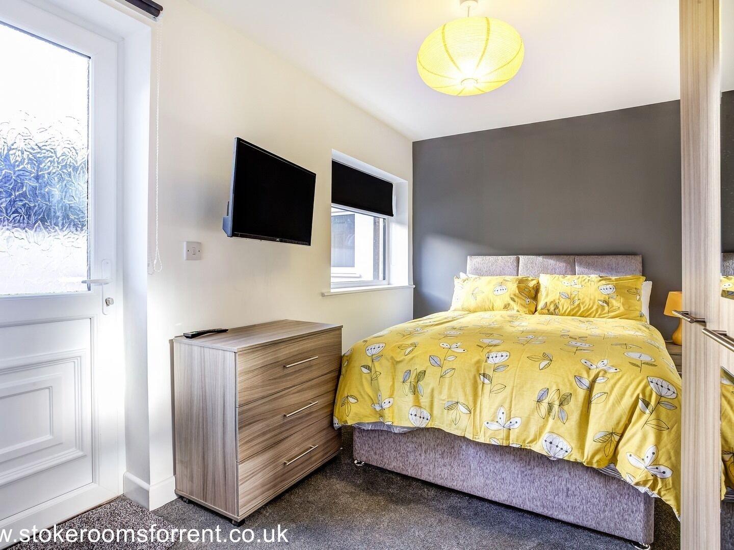 Townhouse Plus @ 166 Edleston Road Крю Екстериор снимка