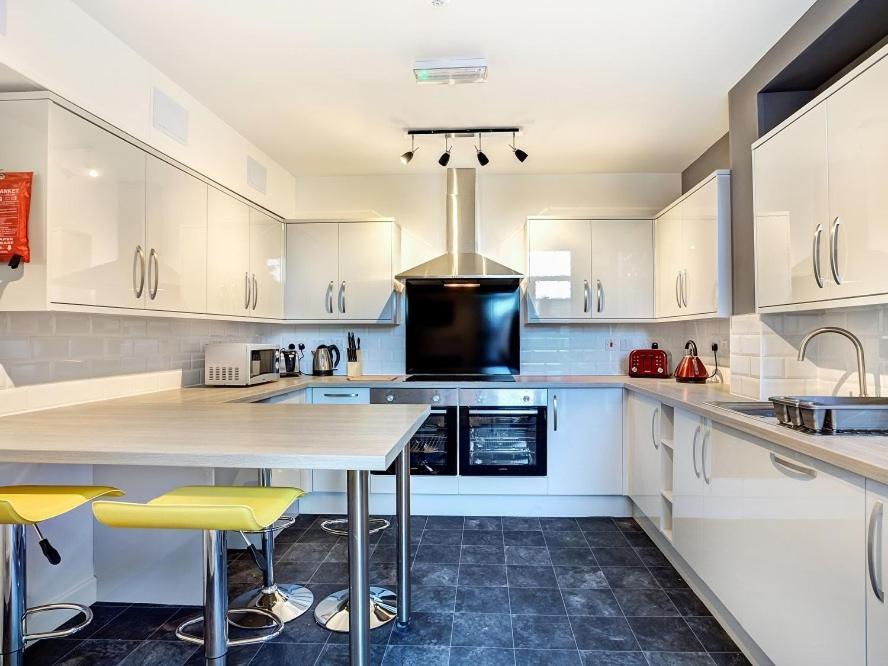 Townhouse Plus @ 166 Edleston Road Крю Екстериор снимка