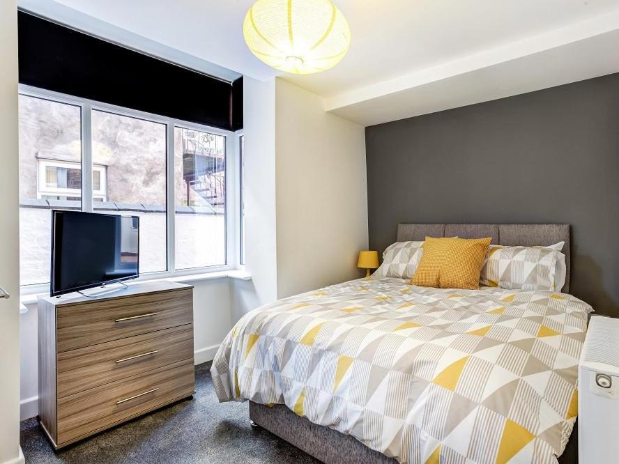 Townhouse Plus @ 166 Edleston Road Крю Екстериор снимка