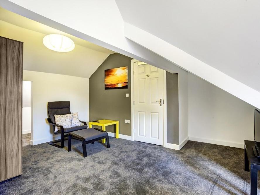 Townhouse Plus @ 166 Edleston Road Крю Екстериор снимка